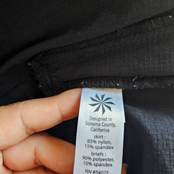 Athleta womens Sz 8 black nylon skirt side zipper with under shorts - Picture 8 of 8